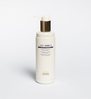 The white 250ml Lait Dermo-S bottle with a pump and gold cap is perfect for sensitive skin. Its soothing formula gently cleanses, with black and white text highlighting these properties on the label.